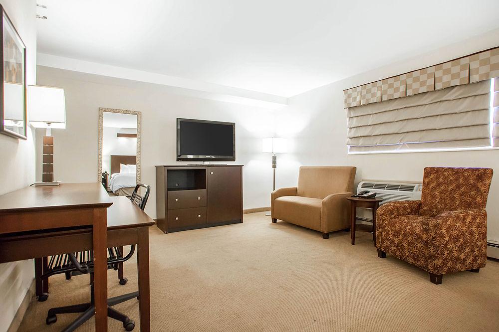 Four Points By Sheraton Milwaukee Airport Exterior photo