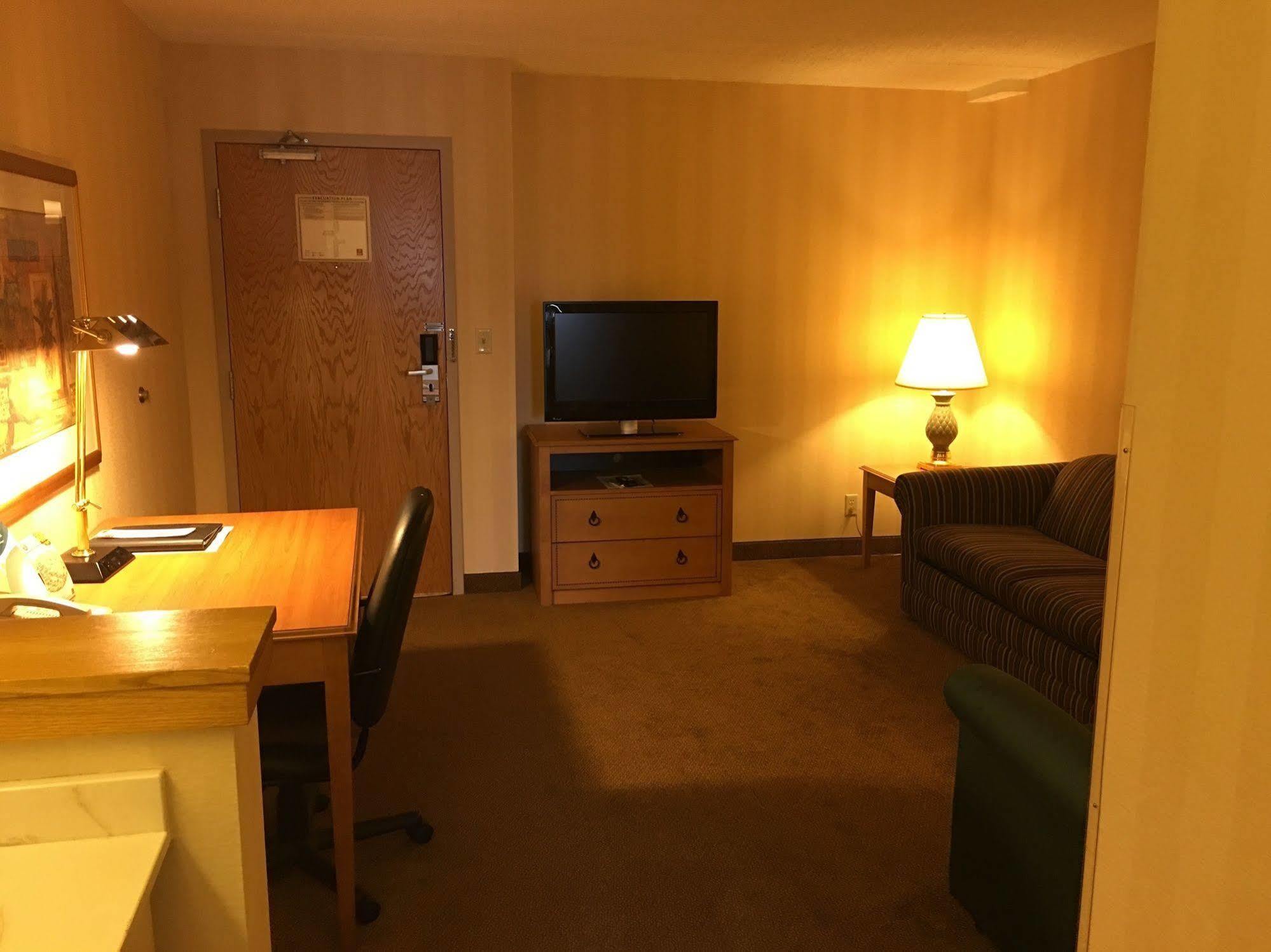 Four Points By Sheraton Milwaukee Airport Exterior photo