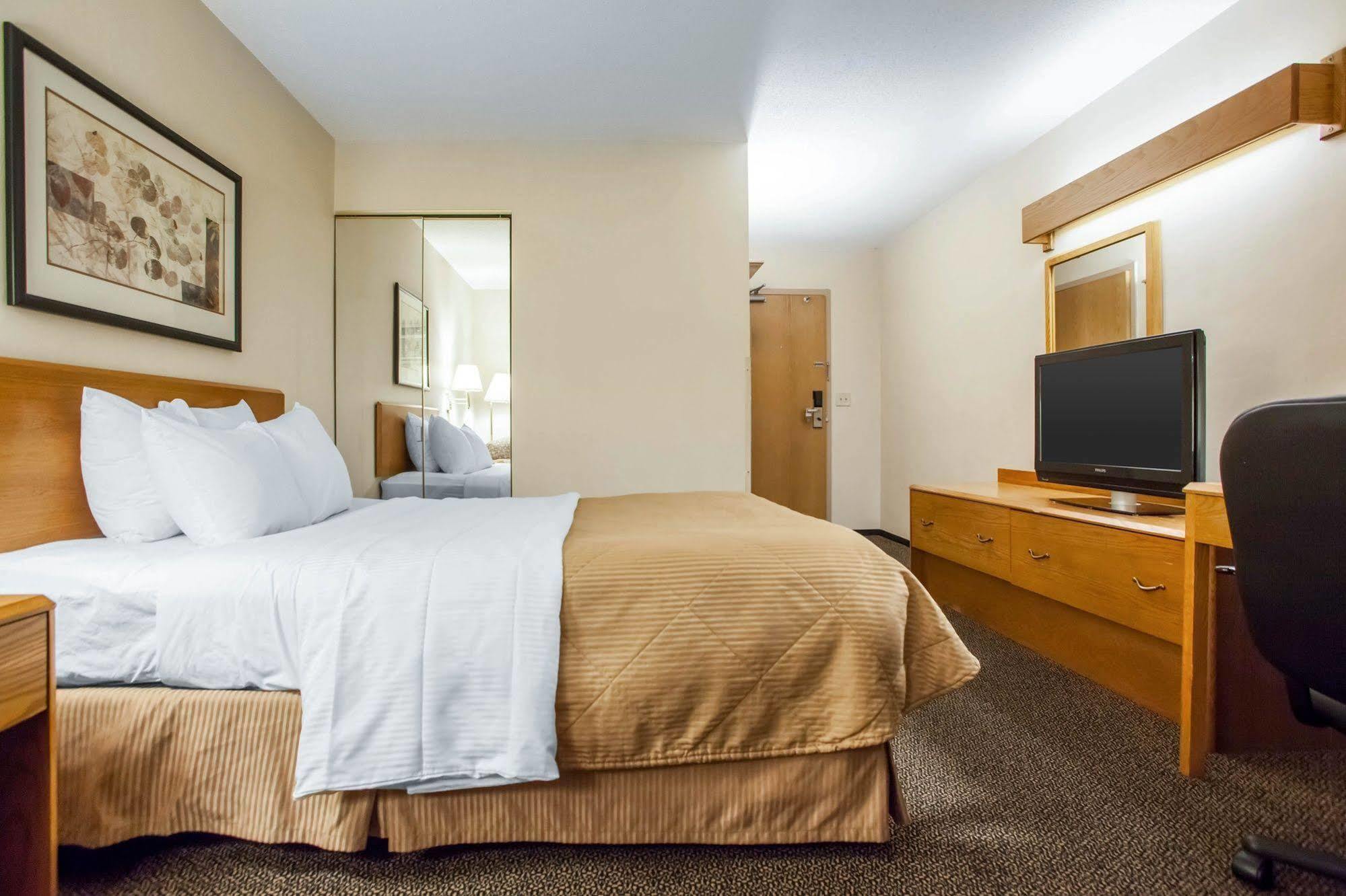 Four Points By Sheraton Milwaukee Airport Exterior photo